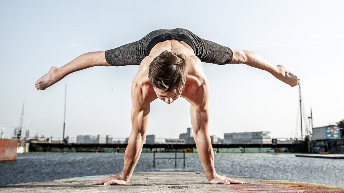 AntherWellness's tweet photo. No equipment? No problem! You can still get in shape with these nine no-equipment home workouts for men: https://t.co/YuIJ2VLdHv

#antherwellness #fitness #workoutroutine https://t.co/0QItinmDqP