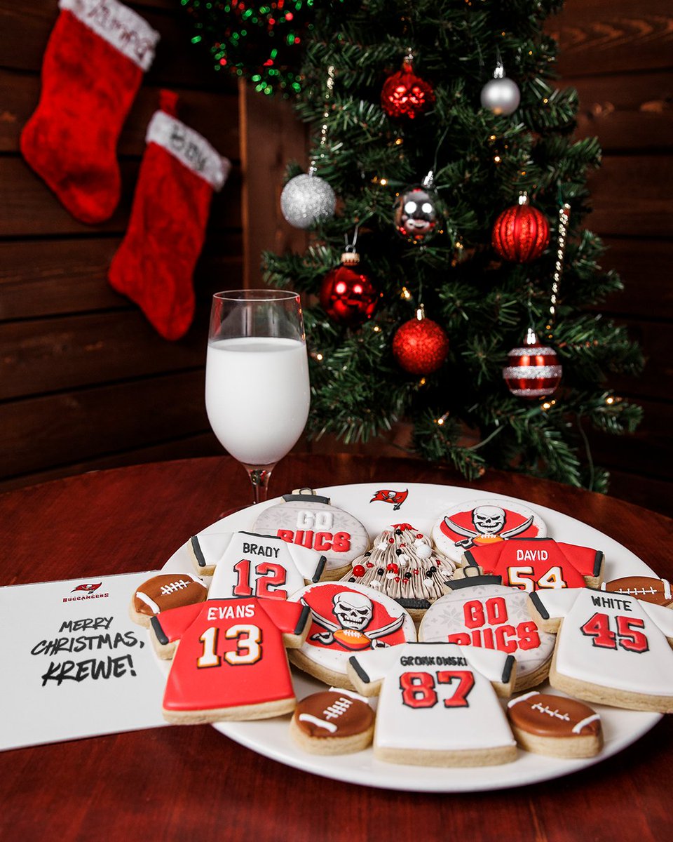 Buccaneers's tweet photo. Merry Christmas, Krewe! 🎄♥️ https://t.co/p8HKRpFlMy