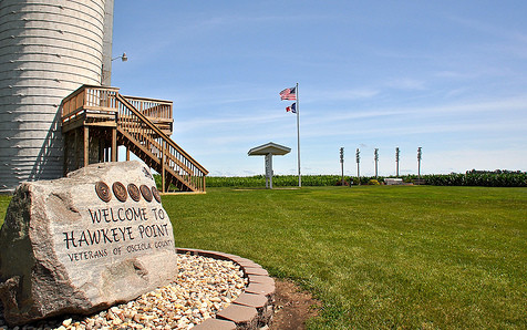 The Hawkeye Point, Iowa’s highest elevation at 1,670 feet. Popular roadside stop for travelers that you must visit! Includes camping sites, a shelter house, a bathhouse, playground equipment, etc.
northwestiowa.shopwhereilive.com/vendor/hawkeye…

#shoplocal #shopnorthwestiowa #shopwhereilive #shopsmall