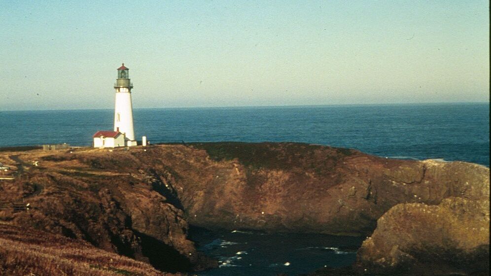 NewportHallmark's tweet photo. #ThrowbackThursday 💗 Standing tall since 1873, we love seeing old photos of Yaquina Head Lighthouse! https://t.co/oKdjTpKE1T