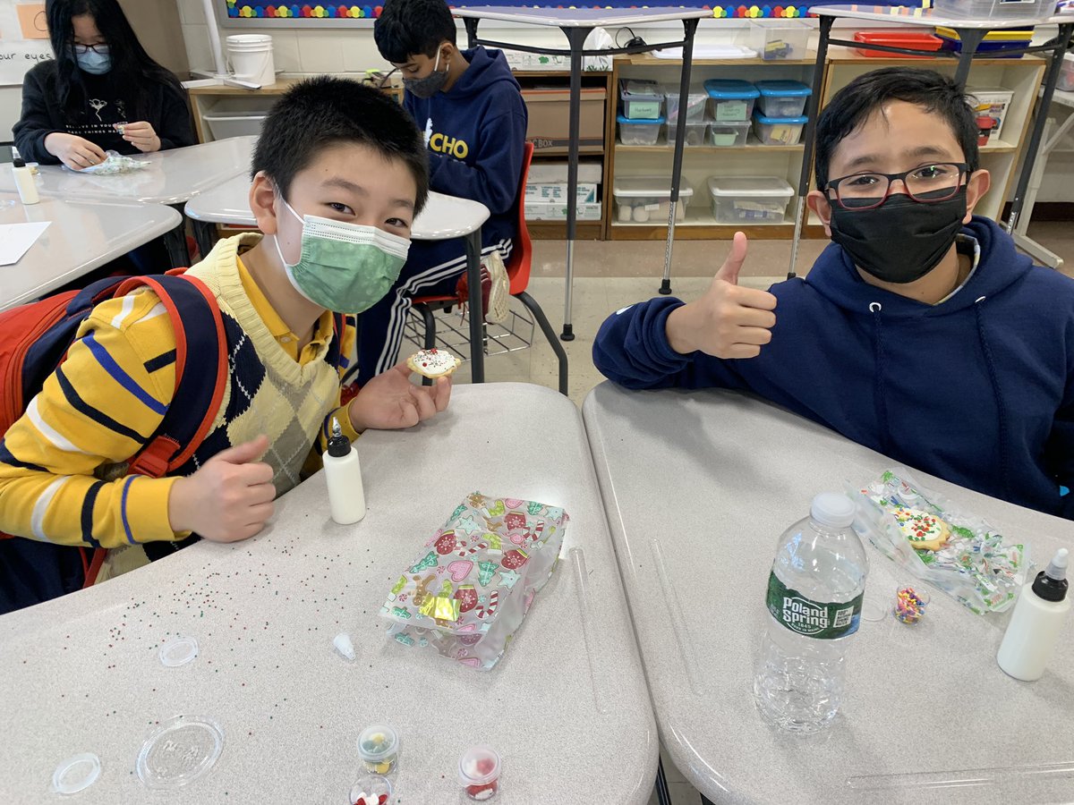 LJDiehl's tweet photo. Cookie decorating at #kidedcamp @JerichoMS! @bess_murphy https://t.co/aGOV1jD9LN