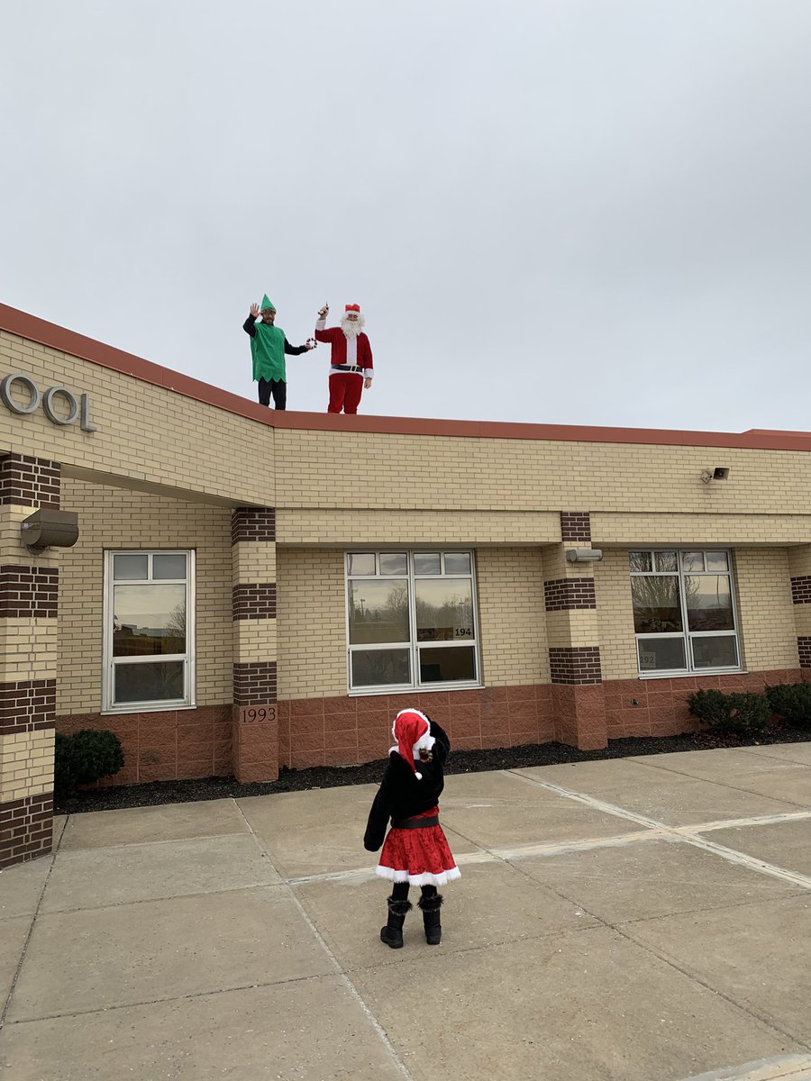 BigTreeReads's tweet image. Lots of fun at Big Tree this morning with our rooftop, holiday visitors! @FrontierCSD @BigTreeElem @FrontiercsdPE