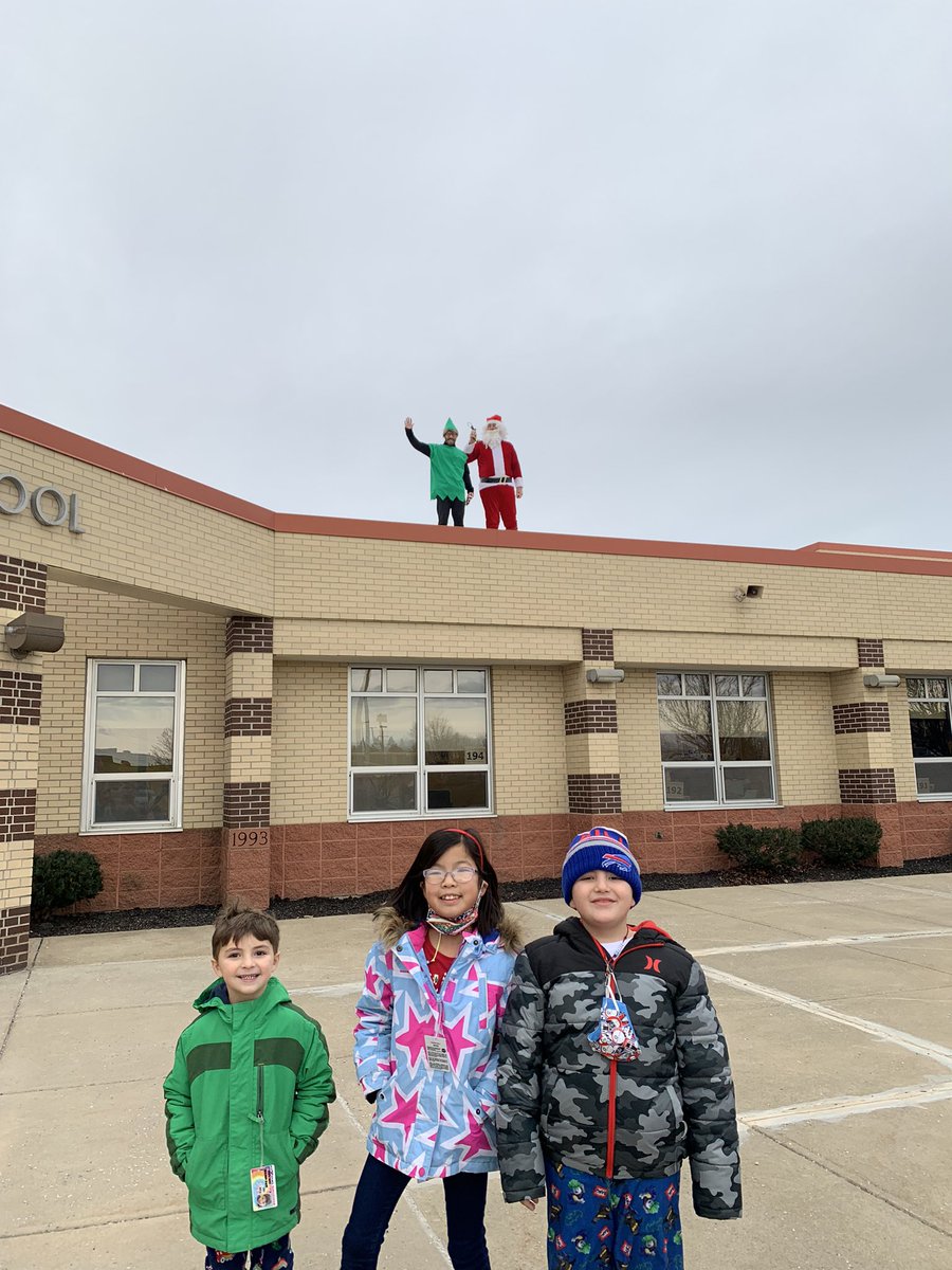 BigTreeReads's tweet image. Lots of fun at Big Tree this morning with our rooftop, holiday visitors! @FrontierCSD @BigTreeElem @FrontiercsdPE