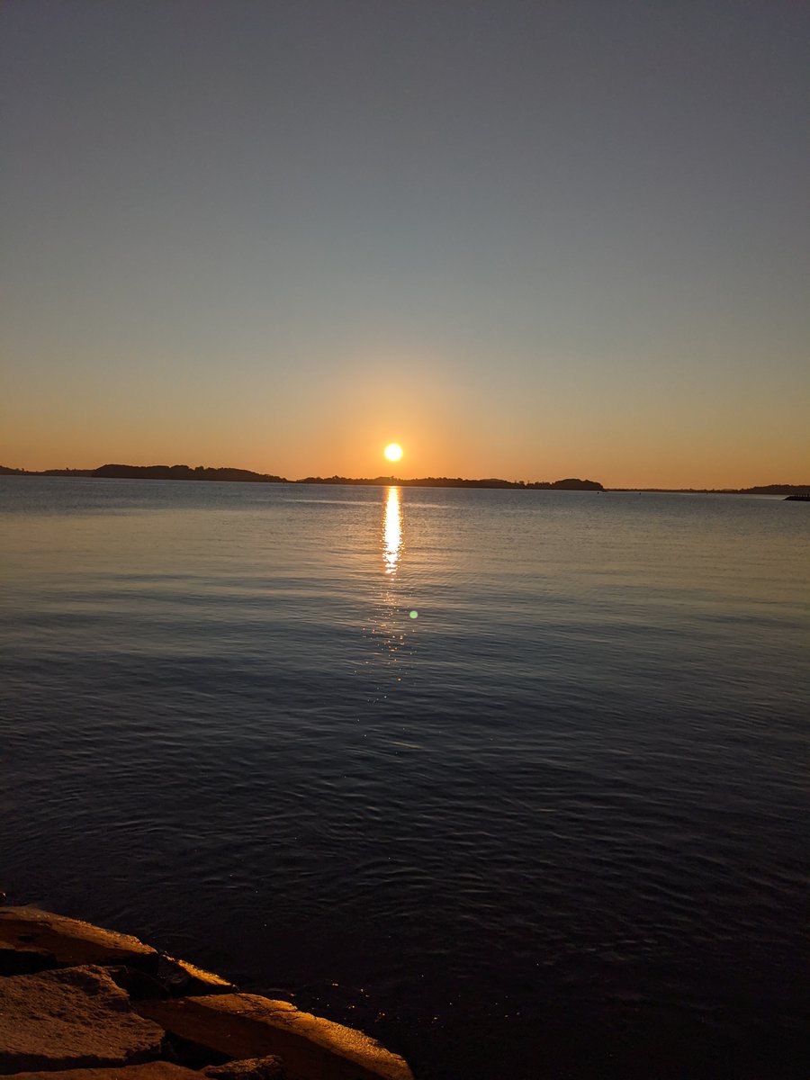 PeninsulaBoston's tweet photo. Beautiful Sunrise Photo Taken by one of our residents during their walk around the neighbourhood. 😌 🌅
.
.
#peninsulaboston #bostonharbor #bostonapartments https://t.co/8olcqW7KZX