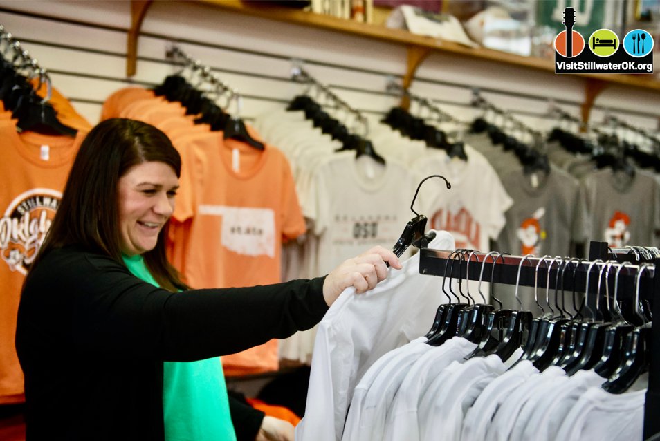 visitstillwater's tweet photo. Find spirited gifts for your favorite Cowboy or Cowgirl fan at Chris’ University Spirit on Campus Corner! Go Pokes!
📍: Chris' University Spirit
🖥: https://t.co/RZa0g0sRG8
#VisitStillwater #holidays2021 #Okstate #ShopSWO https://t.co/eNgnUk4wqB