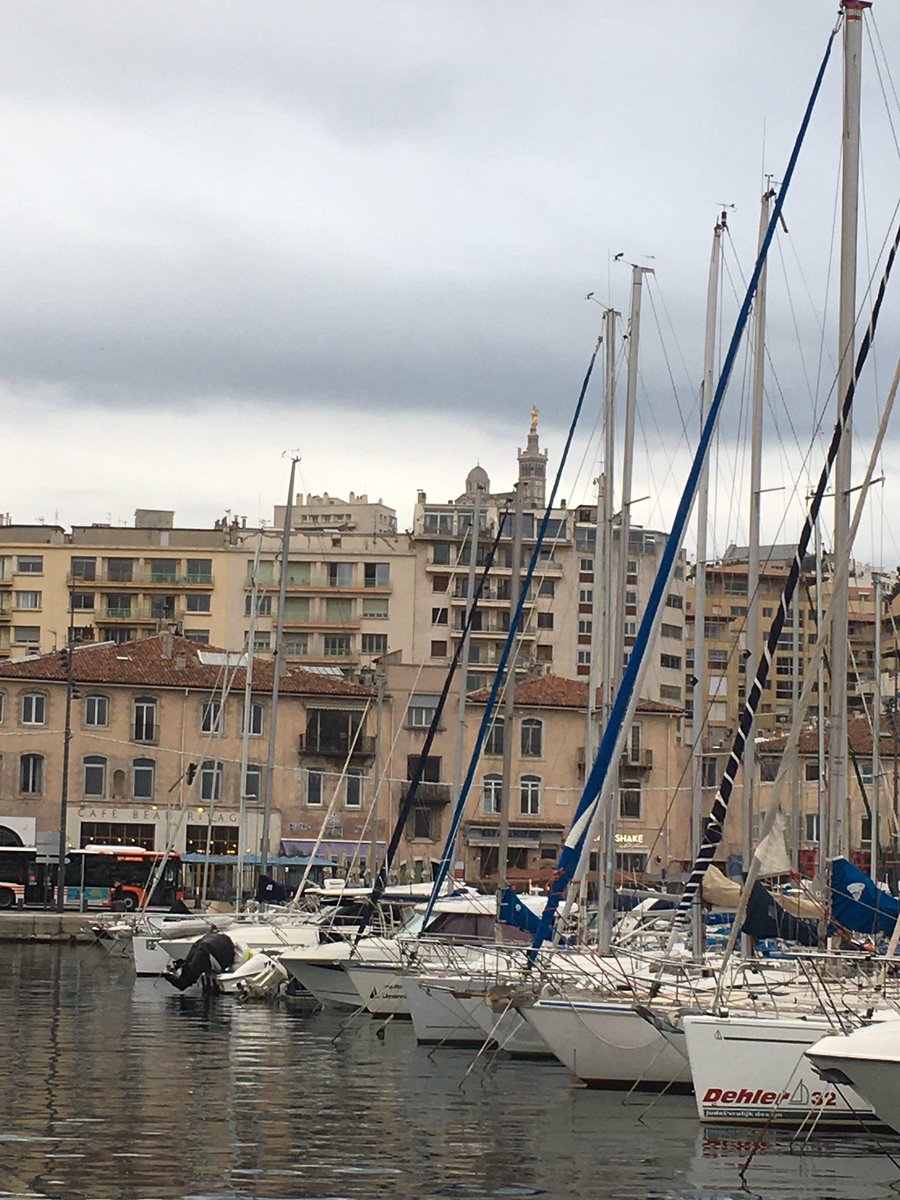 MarseilleMag's tweet photo. Pris le Ferry Boat qui relie les deux rives du Vieux Port de Marseille !
Un appel du large. @marseille @RTM_Officiel 
Quel  type de moteur @guilhemricavy  vous connaissez ? https://t.co/HuytdOhFAR