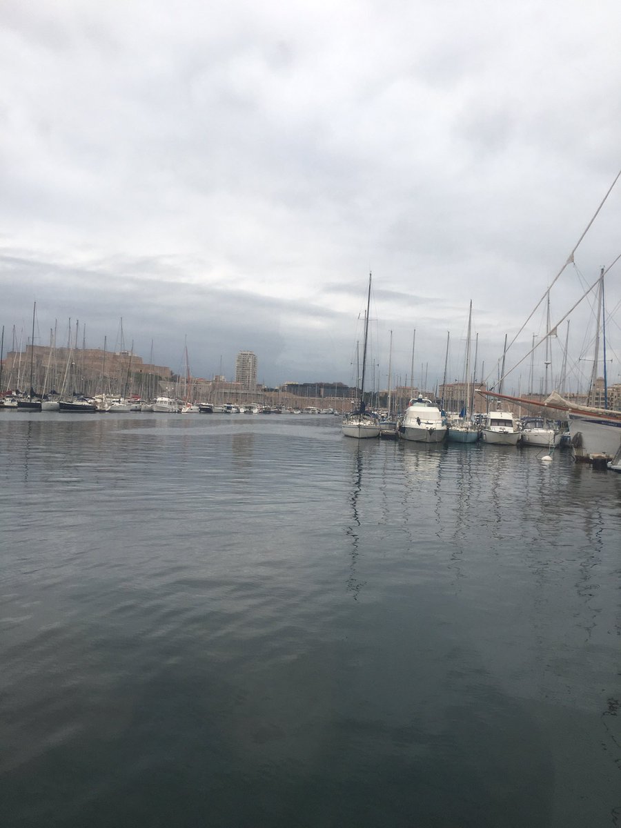 MarseilleMag's tweet photo. Pris le Ferry Boat qui relie les deux rives du Vieux Port de Marseille !
Un appel du large. @marseille @RTM_Officiel 
Quel  type de moteur @guilhemricavy  vous connaissez ? https://t.co/HuytdOhFAR
