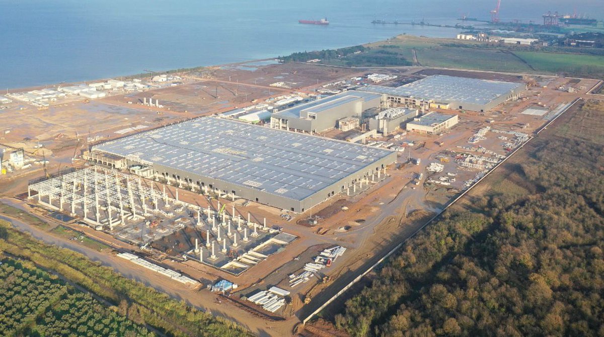 Türkiye'nin otomobili #TOGG'un Üretim Tesisi inşaatı tamamlanıyor. Hayırlı olsun.