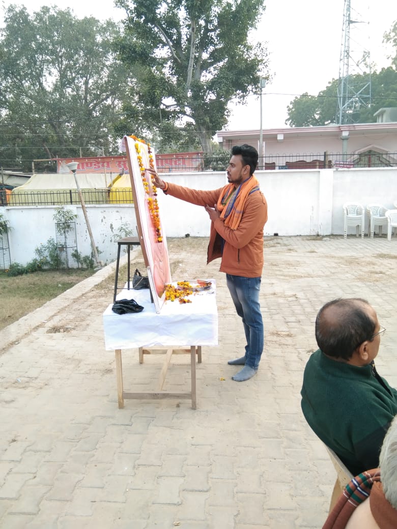 VHParadhya's tweet photo. विश्व हिन्दू परिषद बिलग्राम द्वारा सुभा�� पार्क में  #स्वामी #श्रद्धानंद #महाराज जी का #बलिदान #दिवस मनाया गया संघ व विश्व हिंदू परिषद बिलग्राम प्रखंड व नगर के पदाधिकारी व कार्यकर्त्ता गण उपस्थित रहे। @VHPDigital @RSSorg @KRT4Bharat https://t.co/dLuvSnIx1m