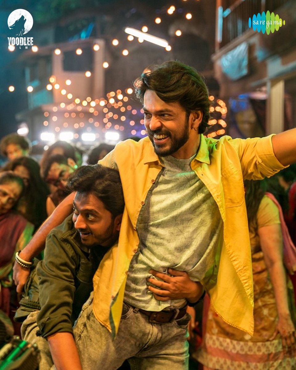 YoodleeFilms's tweet image. 'अंगात आलया' गाण्याचा शूटिंगच्या वेळी Cast and Crew ने  केली धम्माल मजा मस्ती! पाहा हे कमाल BTS फोटो!!

@ameywaghbola @lalit_prabhakar
@vaidehiofficial @SIDDHARTH23OCT

#Zombivli #AngaatAalaya #SongOut #ZombieDance #BTS