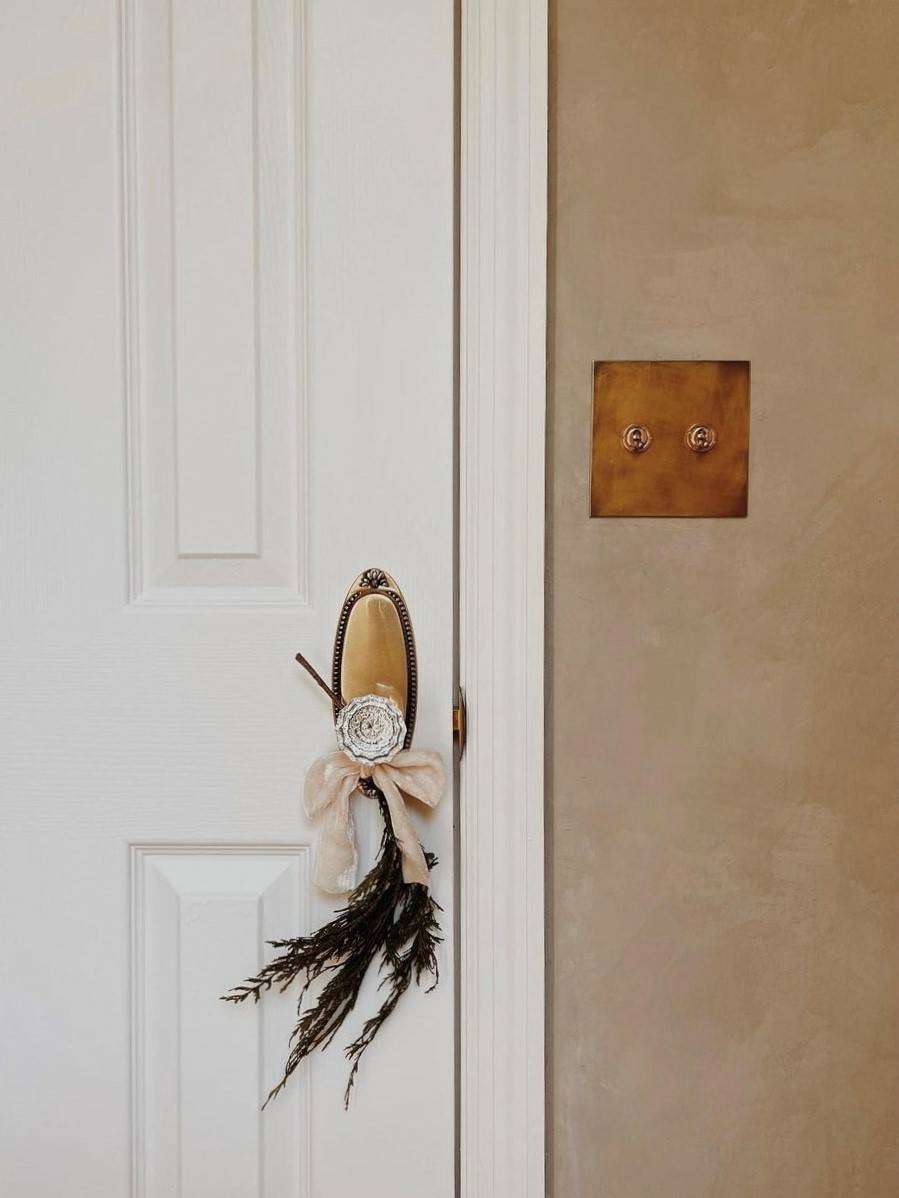 Happy Holidays from us all at Forbes and Lomax.

#agedbrass #luxuryinteriors #happyholidays #interiordesign