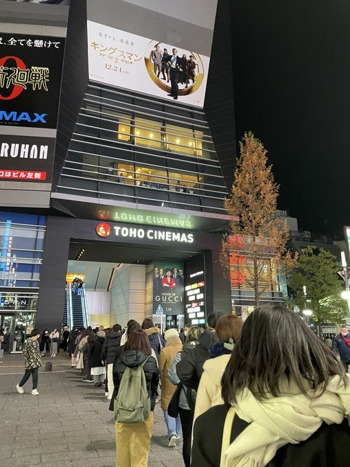 TarizSolis's tweet image. Bioskop di Jepang juga sedang bergembira nih karena penonton membludak banget. Cuma bedanya, mereka nggak ngantri buat nonton manusia laba-laba melainkan "Jujutsu Kaisen 0: The Movie".

Opening weekend film ini diprediksi bakal jadi terbesar kedua setelah "Mugen Train". Gokil!