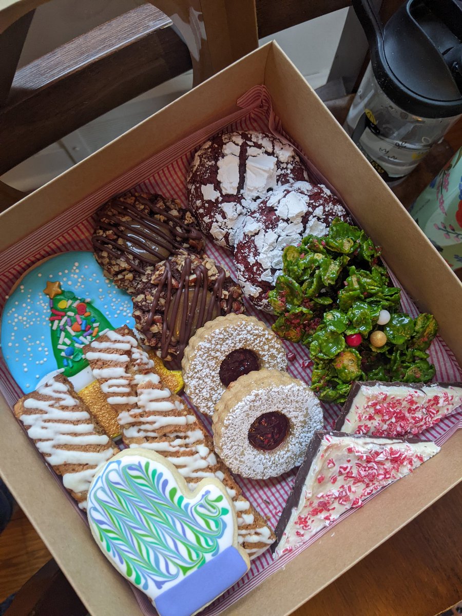 therealhamfast's tweet image. Not to flex on y'all, but my wife is a bit of a baker