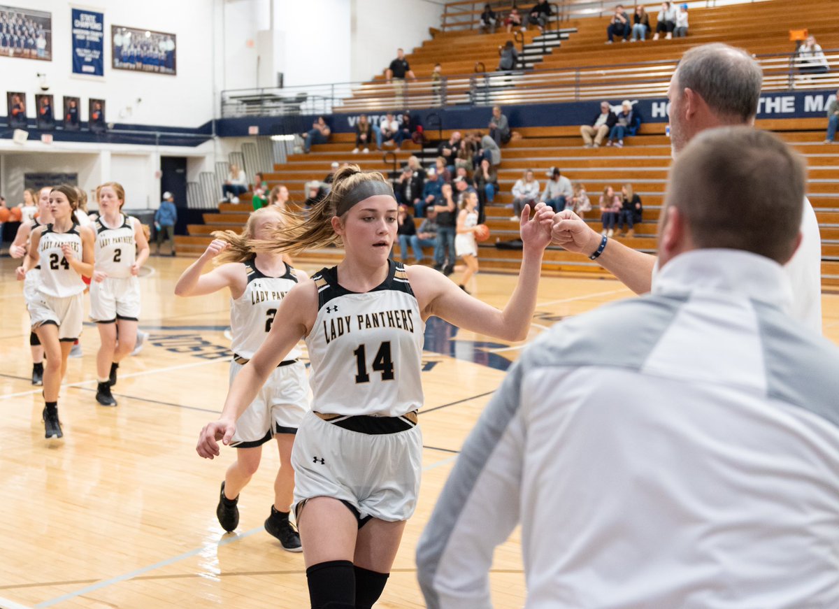 GooseUCR's tweet photo. Haven't shared any basketball photos in a bit 🏀📷

@sm_ladypanthers @crossvillenews https://t.co/9PrZqPILw6