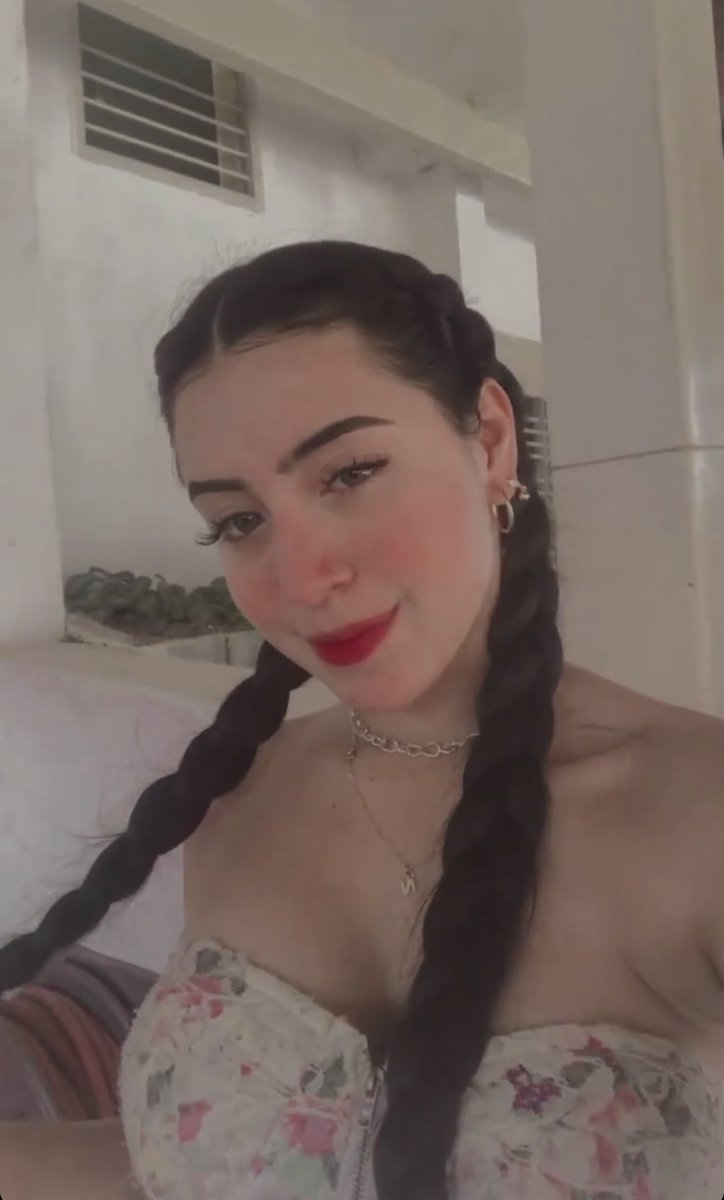 Valeolinpv's tweet photo. Ando buscando a quien regalarme este año de navidad https://t.co/PgfZNnJyDL