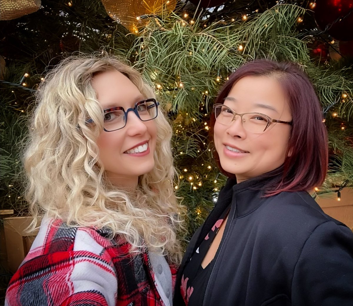 SherAndLil's tweet photo. As the countdown to #Christmas commences, we’d like to express how much we appreciate every one of you. Our conversations put smiles on our faces everyday, and for that we thank you. Hope your holiday is special, just like you.

Much love ❤️ https://t.co/ZCWzZ65RVZ