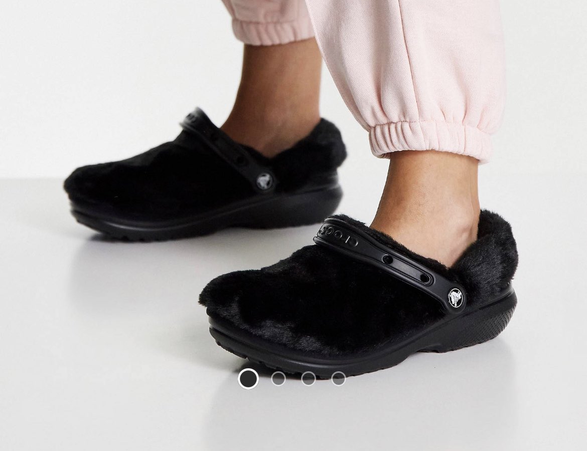 bethharrison213's tweet photo. @_AmberrJadee I want fluffy crocs :/// https://t.co/jCEmtS6uK6