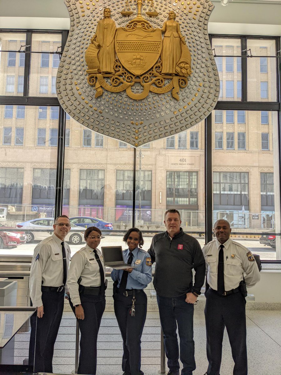 EricJOlsen1's tweet photo. It was an honor to be at PPD Headquarters with the Philadelphia Police Foundation to donate chrome books on behalf of @TMobileBusiness to support their amazing Youth  Advisory Commission, and meet Chief Love-Craighead and her incredible team. Be safe! https://t.co/4FfPdLbQg4