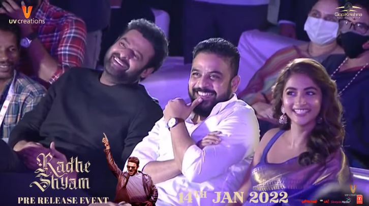 UV_Creations's tweet photo. The entertainer @NaveenPolishety is making everyone enjoy the evening 😍

🔗 https://t.co/TK2hRxM0vb

#RadheShyamPrereleaseEvent
#Prabhas @hegdepooja @director_radhaa @TSeries @UV_Creations @GopiKrishnaMvs @AAFilmsIndia https://t.co/Dcnwbw9urW