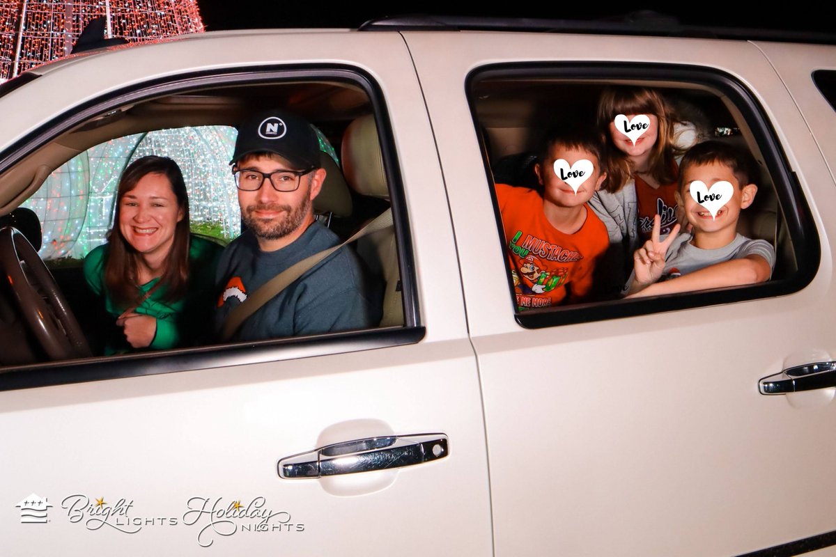 coyotehillkids's tweet photo. Our families and staff had so much fun getting to experience VU Lights early this year! Thank you @veteransunited for being a consistent supporter of us all year long and for loving kids well this holiday season!
#vurocks https://t.co/jd4vd3Heql