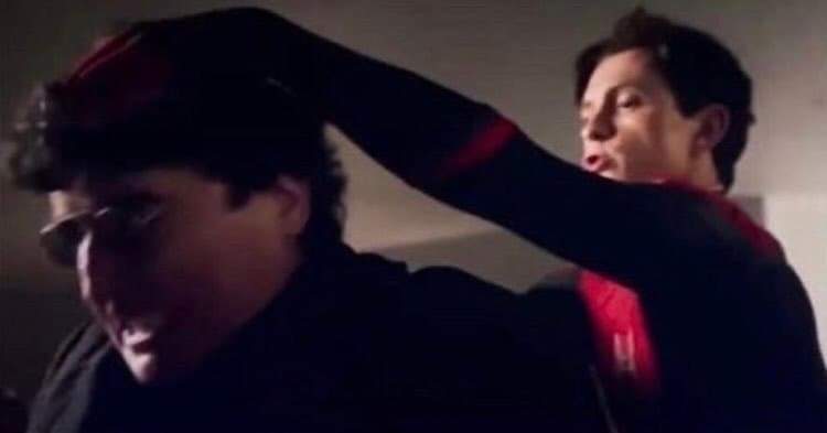 sottlisa's tweet photo. Acho que eu baixei o filme do Homem-Aranha errado https://t.co/d4BTfiKA7j