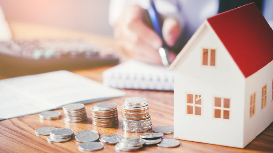 DebJaffeRealtor's tweet photo. Here’s what refinancing a #mortgage means for your #credit report and score.  https://t.co/h2dlC914hX https://t.co/B3M3CrRrNE