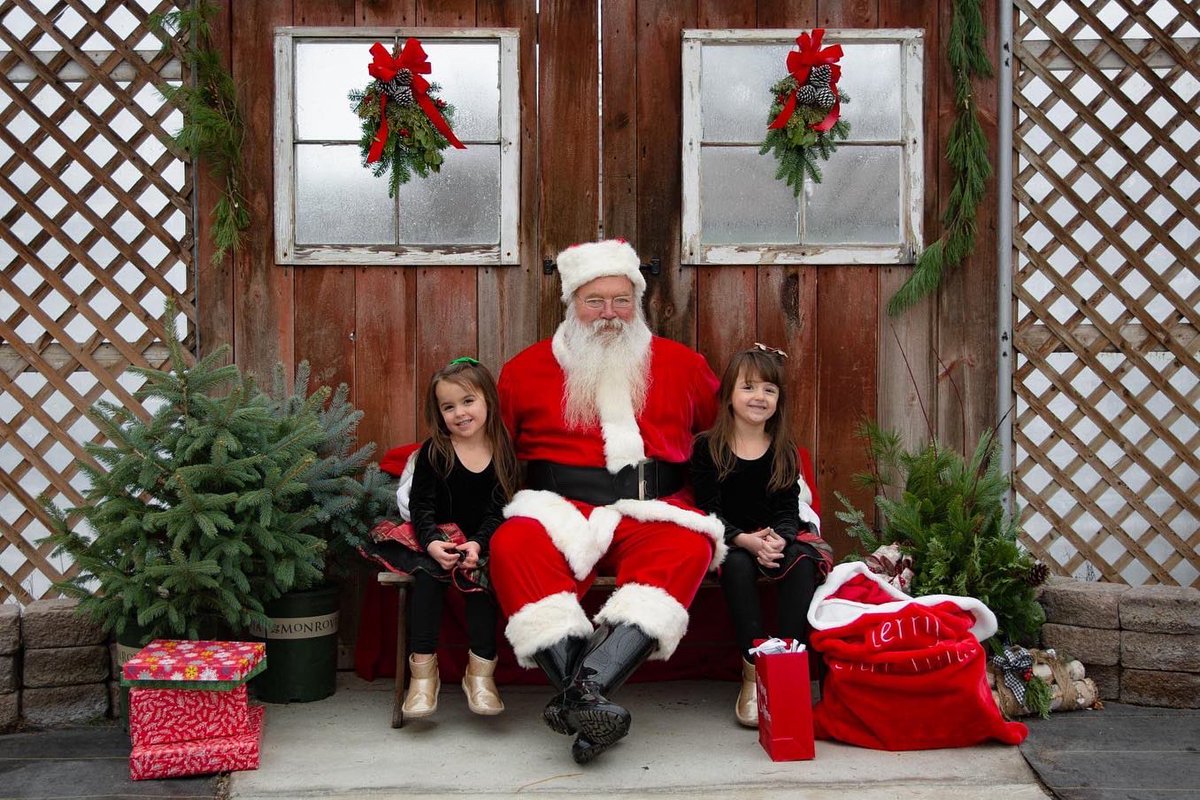 DepompeiKj's tweet photo. Happy holidays from The DePompei Family! https://t.co/qfGfntrh0f