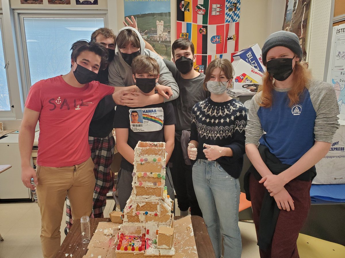 HerrOehlers's tweet photo. German-style Gingerbread &amp; Graham Cracker Houses for a fun way to bond as we head into the holiday break! Fröhliche Weihnachten! #collsedu https://t.co/L4ftKX7Sb6