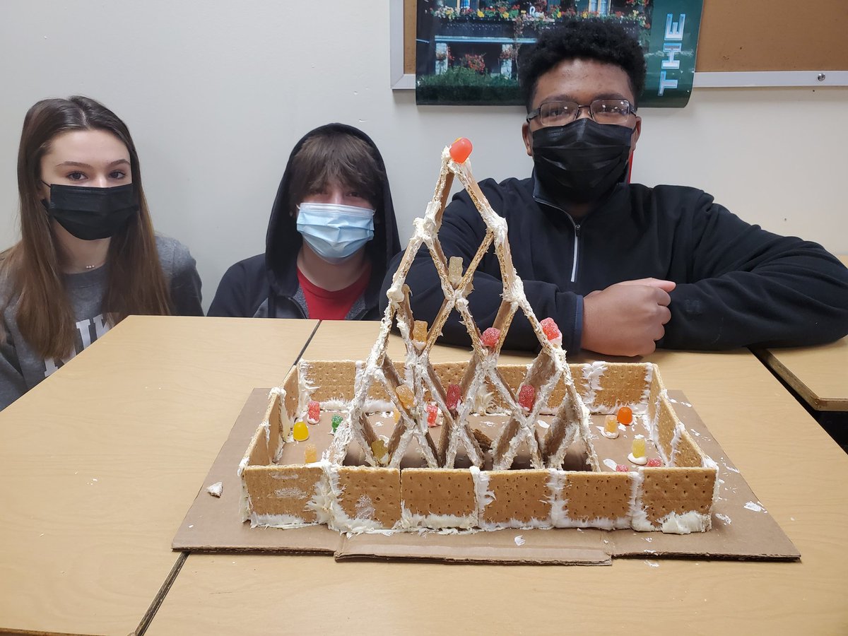 HerrOehlers's tweet photo. German-style Gingerbread &amp; Graham Cracker Houses for a fun way to bond as we head into the holiday break! Fröhliche Weihnachten! #collsedu https://t.co/L4ftKX7Sb6