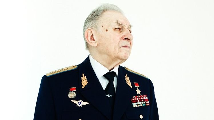 mfa_russia's tweet photo. ⭐️ Today, Colonel-General, Hero of the Soviet Union Vassily #Reshetnikov turns 1️⃣0️⃣1️⃣!
✈️ In only #WWII alone 307 combat missions, participated in the Battle of Stalingrad and the air raid on Nazi Berlin in 1942.
🎉 Many happy returns! https://t.co/b50X7QypY6