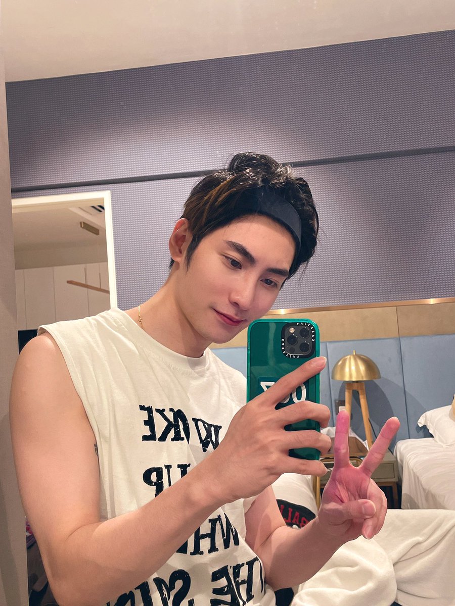 Official_SKYE_'s tweet photo. [#아이젝]

유유들!!!!! 잘자용!!!! 그리고 merry Christmas Eve 💕💕💕💕 

#인투잇 #IN2IT #IsaacVkm #젝터 #잘자용무아무아 #GoodnightEveryoneBeHappyAlways #SelamatMalamSemuaBangJekAkanRindumu #晚安啦我的幼幼们杰杰今天能收拾完吗颗颗 https://t.co/4bBFP0zf9N
