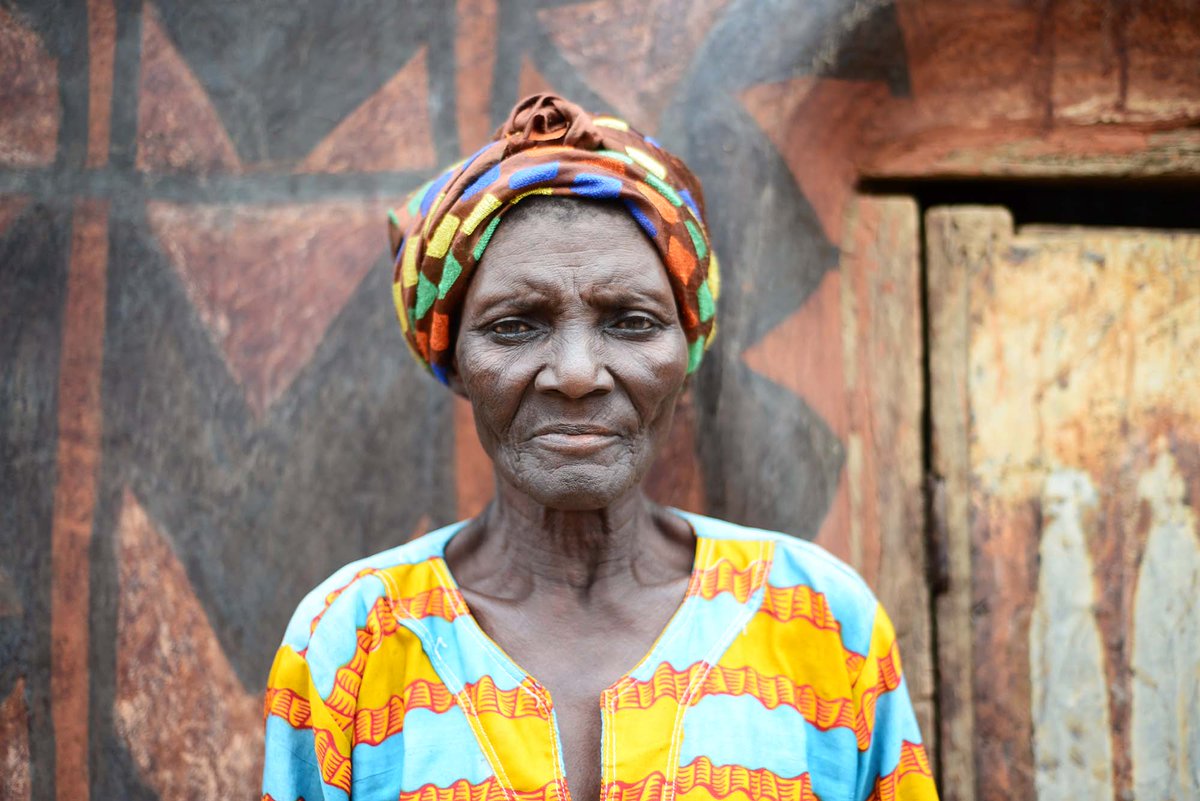 La doyenne de la Cour royale de Tiébélé (Burkina Faso) sacrée « Trésor Humain Vivant » cuomo.foundation/fr/news-fr/act… #tiébélé <a href="/UNESCO_fr/">UNESCO en français</a>