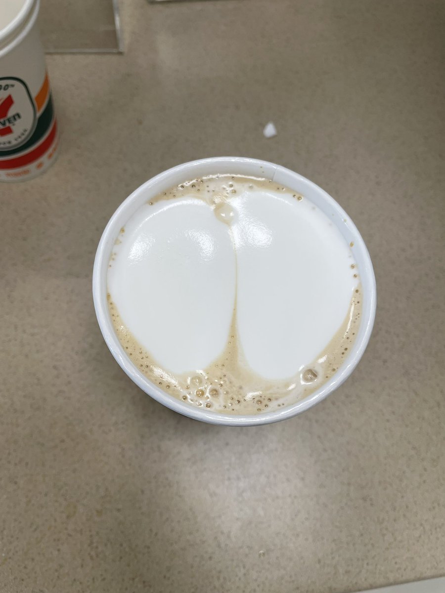 BobbySdotBandz's tweet photo. My latte better calm it down,
we still in public ππππ€£ #SheThiccc #LatteArt #7ELEVEN https://t.co/ZUw0sWtae8