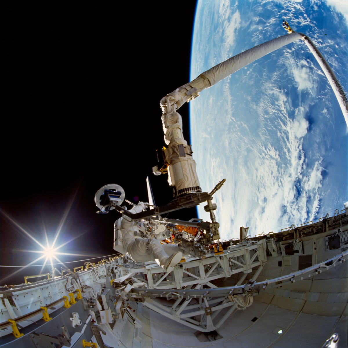 SpaceAboveUs's tweet photo. New episode! On STS-72 we're going to deploy one spacecraft but retrieve two! We'll also test out some new EVA techniques, bid farewell to a frequent flyer, and spin Koichi Wakata around until he stops smiling. https://t.co/iuKRpnthrV #STS72 1/5 https://t.co/KyTxDKVwwH