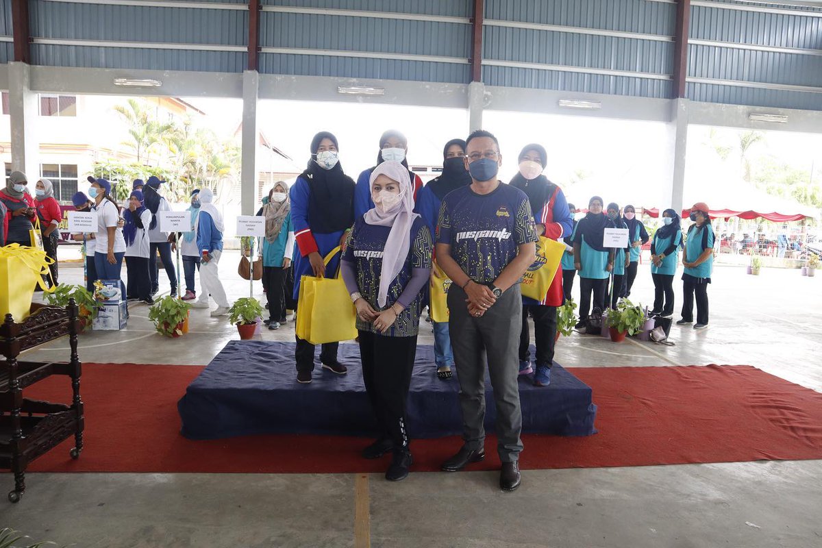 jkrtmerah's tweet photo. JKR Tanah Merah menyertai Kejohanan Puspanita Netball Shoot Out 2021 anjuran Puspanita Cawangan Jajahan Tanah Merah yang dirasmikan oleh Ketua Jajahan Tanah Merah.
#JasaKepadaRakyat #riadahpengikatukhuwah #Netball #ShootOut #puspanita #JKRians #JKRVENGERS https://t.co/9OZLJlYwaH