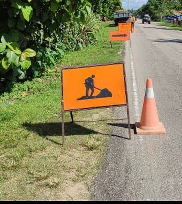 jkrtmerah's tweet photo. Kerja Kerja Penyelenggaraan Longkang Dan Bahu Jalan Secara Jabatan Oleh Team Bahu Jalan JKR Tanah Merah, Di Seksyen 4.3 Jalan Kg Ipoh Ke Bukit Durian (D197), Tanah Merah, Kelantan.
#JasaKepadaRakyat #Penyelenggaraan #KerjaSecaraJabatan #JKRians #JKRVENGERS https://t.co/IyaPyAZ1sp