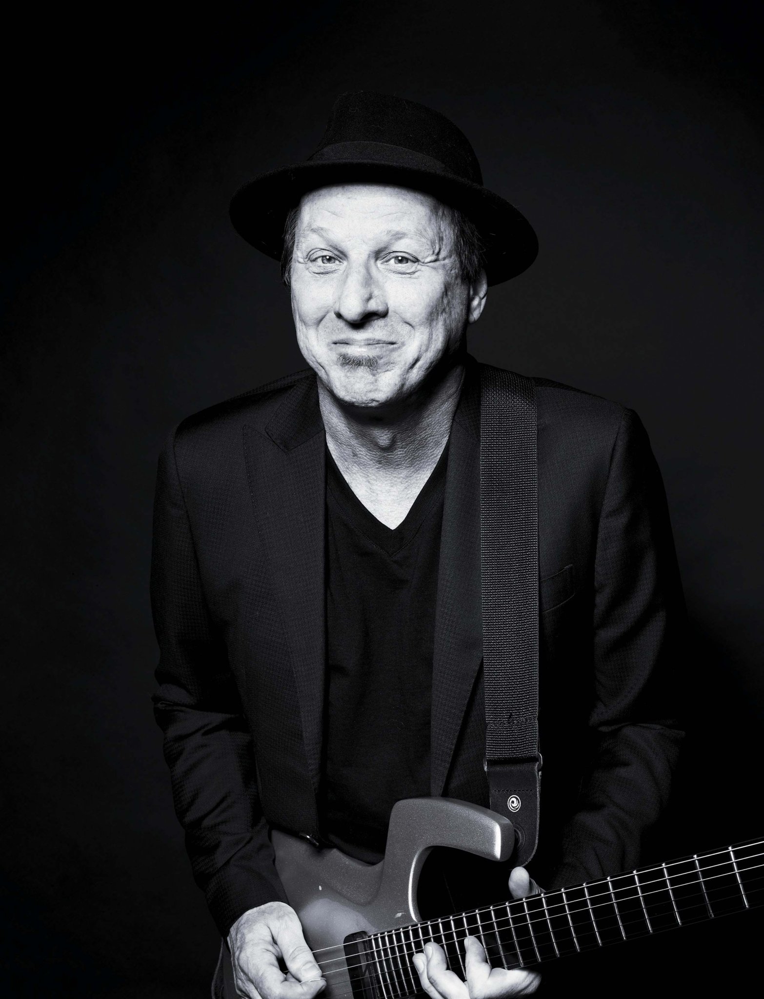 Happy 72nd birthday to Adrian Belew! 
