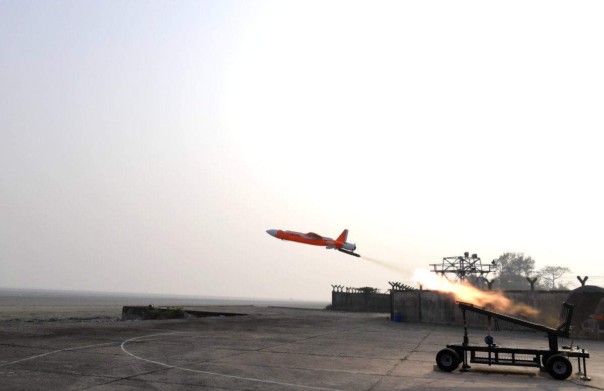 otvnews's tweet photo. DRDO successfully conducts the flight test of Indigenously-developed High-speed Expendable Aerial Target (HEAT) Abhyas today from Integrated Test Range (ITR), Chandipur off the coast, #Odisha https://t.co/YDFjZ8WgIt