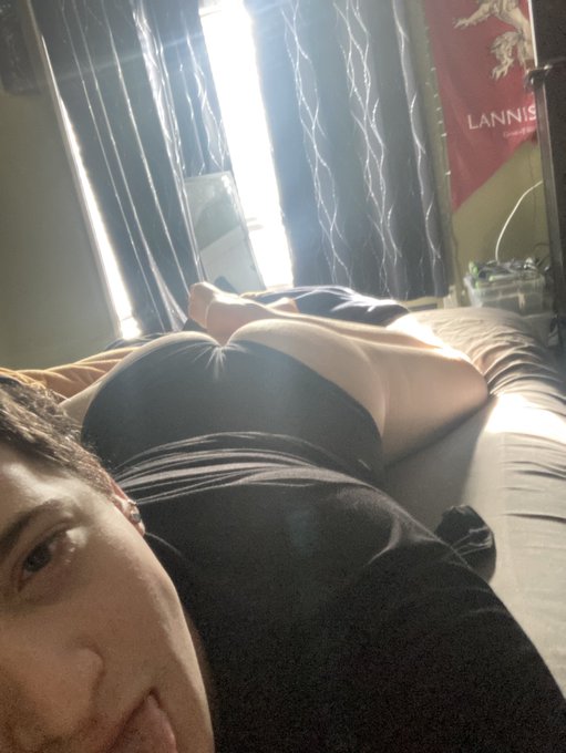 who trying to cuddle?? https://t.co/ILV8eWJYtd<a href="/tag/trans"class="tags"><span>#trans</span></a><a href="/tag/fem"class="tags"><span>#fem</span></a><a href="/tag/sellingcontent"class="tags"><span>#sellingcontent</span></a>