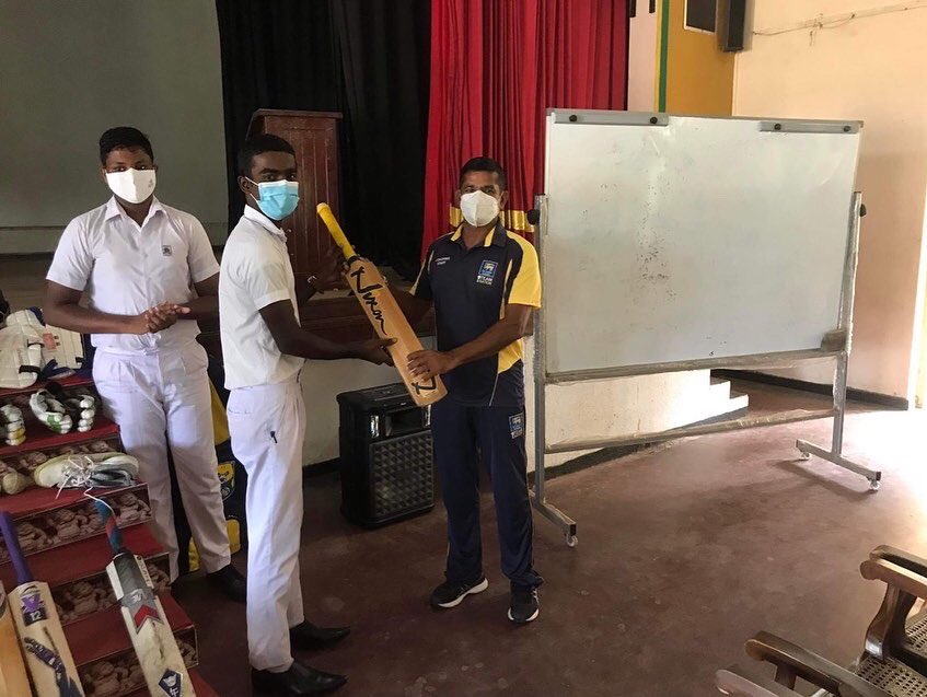 CeylonCF's tweet photo. One of the schools we supported from the 4th Annual Kit Donation, Kannangara Central College, going through their equipment with the cricket teams at the school
#CeylonCricketFoundation #SriLanka #GrassRootsCricket #SchoolsCricket #Charity #Foundation #CCFKitDonation https://t.co/vSu4l9Zis8