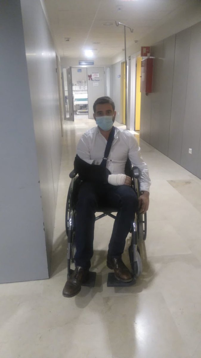 javierinni's tweet photo. @JosJulinCalvo ¿Tú realmente crees que esos dos manotazos del vídeo se corresponden con esta escenografía? https://t.co/ZnDNZUGMMj