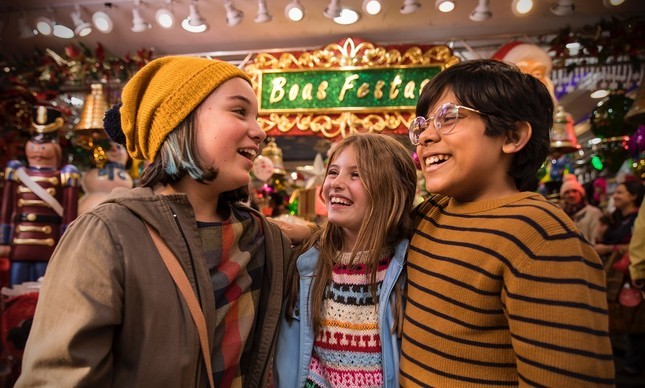 tvglobo's tweet photo. Quem também adora passar o dia 24 assistindo a filmes natalinos? Então vem comigo que hoje tem '10 Horas Para o Natal' na #SessãoDaTarde! https://t.co/ZomKE1gDjd