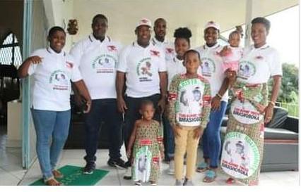 Umugwi w'umupira w'amaguru "les faucons FC de matongo" wipfurije Nyenicubahiro <a href="/GeneralNeva/">SE Evariste Ndayishimiye</a> n'umuryango wiwe iminsi mikuru ya Noël n'umwaka mushasha w'i 2022.ubipfurije kuroranirwa muri vyose.Imana ishishikare kuwuhangaza.