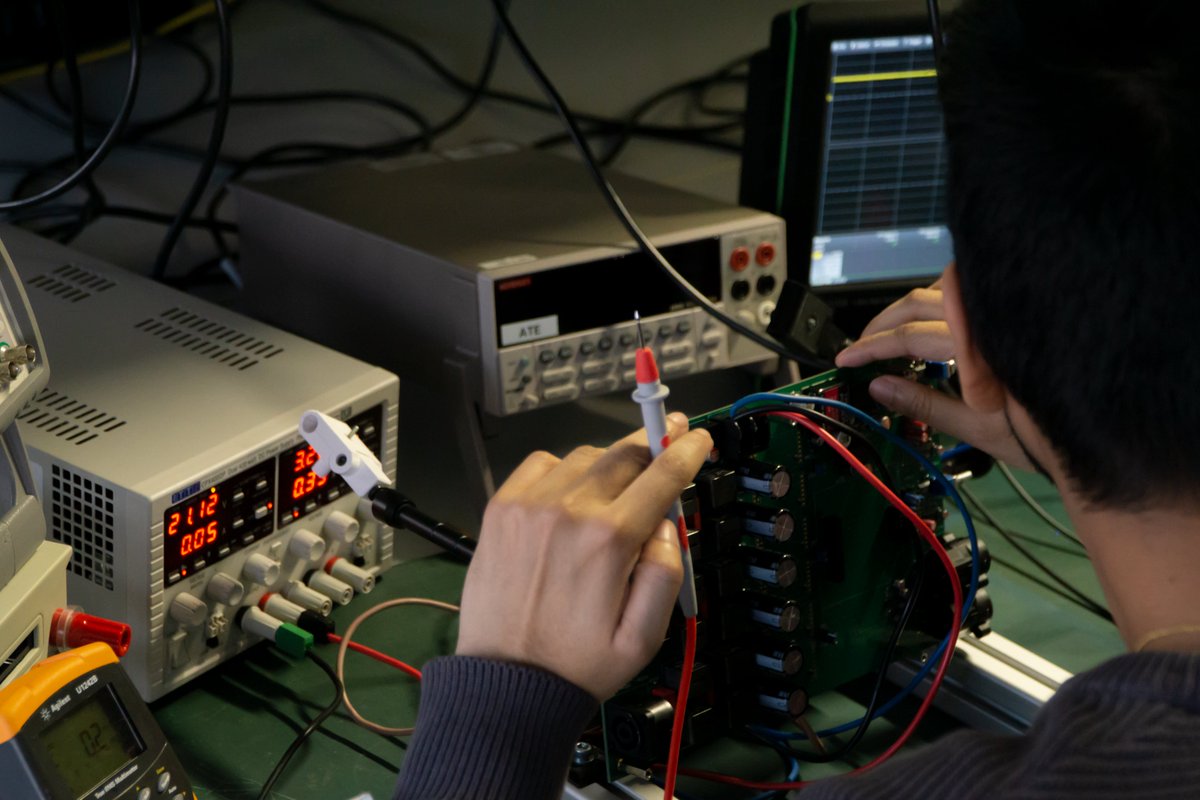 EDRT_SKIP's tweet photo. The last day in the lab for this year: #Troubleshooting the overload protection.
We accidently swapped two pins of a SOT23-3 BJT. It took us some time to find out, but the fix is very simple: 
Just solder it in upside down. No one ever will notice 🤫😏 https://t.co/57ciL8rxql