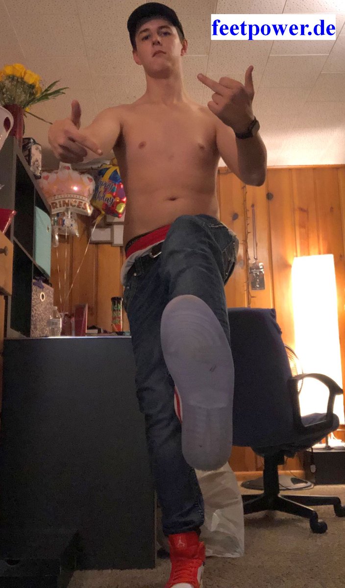 kingtim2012's tweet photo. The great #michiganmaster and #footking #masterjames and his hot #malefeet
140 photos of this #footmaster on #feetpower skype= live:kingofallfags542
https://t.co/CiYdKXtcFN https://t.co/Xw9CmPiRfR