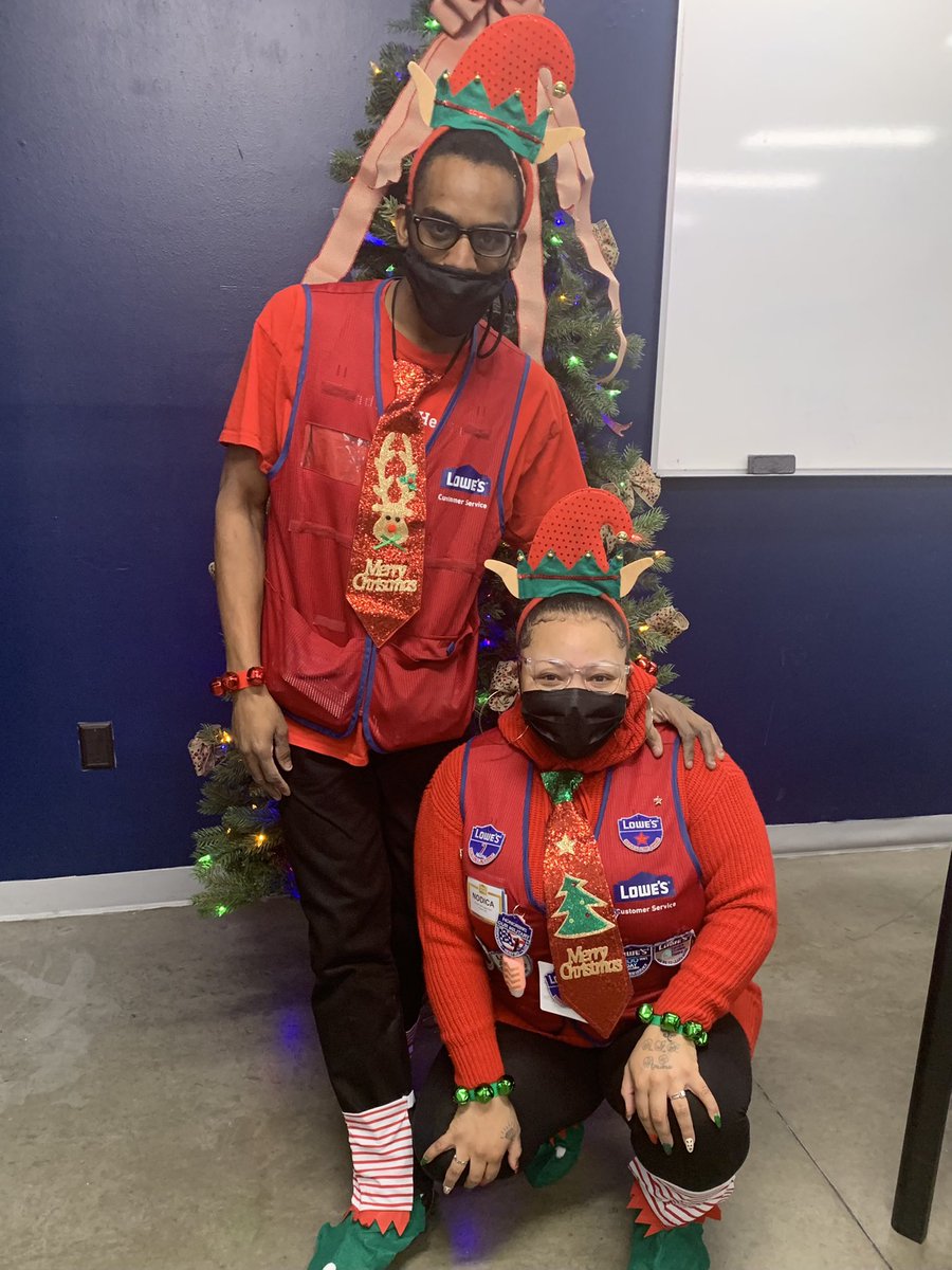 0631S's tweet photo. Christmas Fun @FerdGonzalez01 @fraser_lei @rodney54084585 @KerreLeland @Jesus58412030 @BenitoKomadina @kristiezw @LauraG813R1 https://t.co/uMaW50Tsew