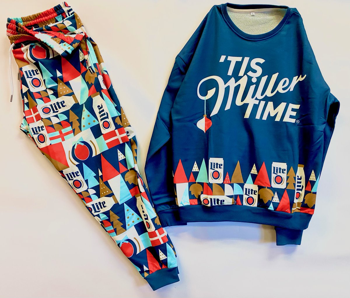 BevDistCLE's tweet photo. MILLER LITE SWEATSUIT GIVEAWAY

How to Win: 🍻
- Must be following @BevDistCLE ✅
- Like &amp; retweet this tweet ✅
- Must be 21+ years old &amp; able to pickup from our location ✅

Winner will be picked on Monday 12/27

#giveaway #beveragedist #uglysweater #millerlite #millertime https://t.co/LmyNR7sc5y