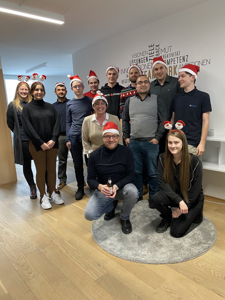 MathiasHumml's tweet photo. Wir bedanken uns bei allen Kunden, Partnern und Mitarbeitern für ein verrücktes Jahr mit tollen Begegnungen und erfolgreichen Projekten. #hgisystems https://t.co/oQfqcOVKqO