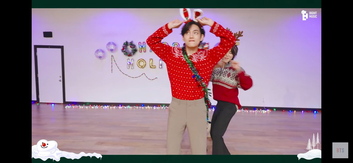 CS7AR9jbgQ4kpg9's tweet photo. #bts #btsbutter #btsholiday
성탄선물 고마워요~ https://t.co/cW6bxK7pGO