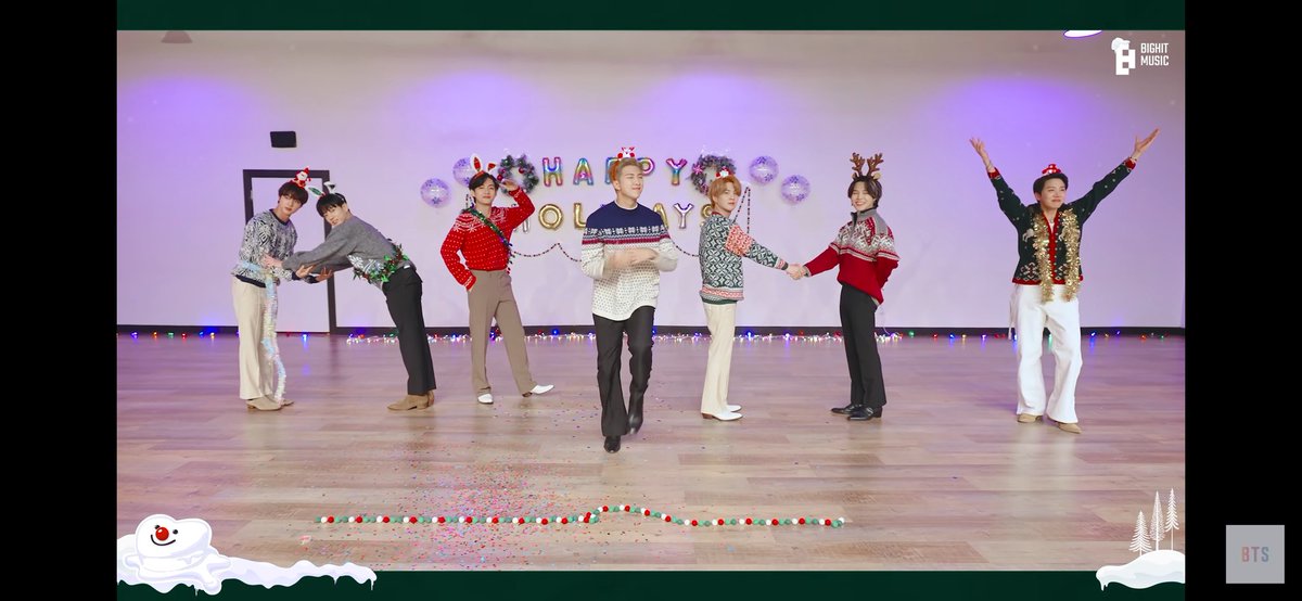 CS7AR9jbgQ4kpg9's tweet photo. #bts #btsbutter #btsholiday
성탄선물 고마워요~ https://t.co/cW6bxK7pGO